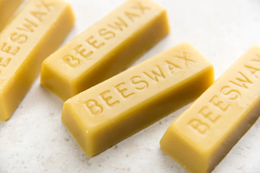 imker-blog-bienenzucht-profi-wachs-bienenwachs-cera-flava-cera-alba-kerzen