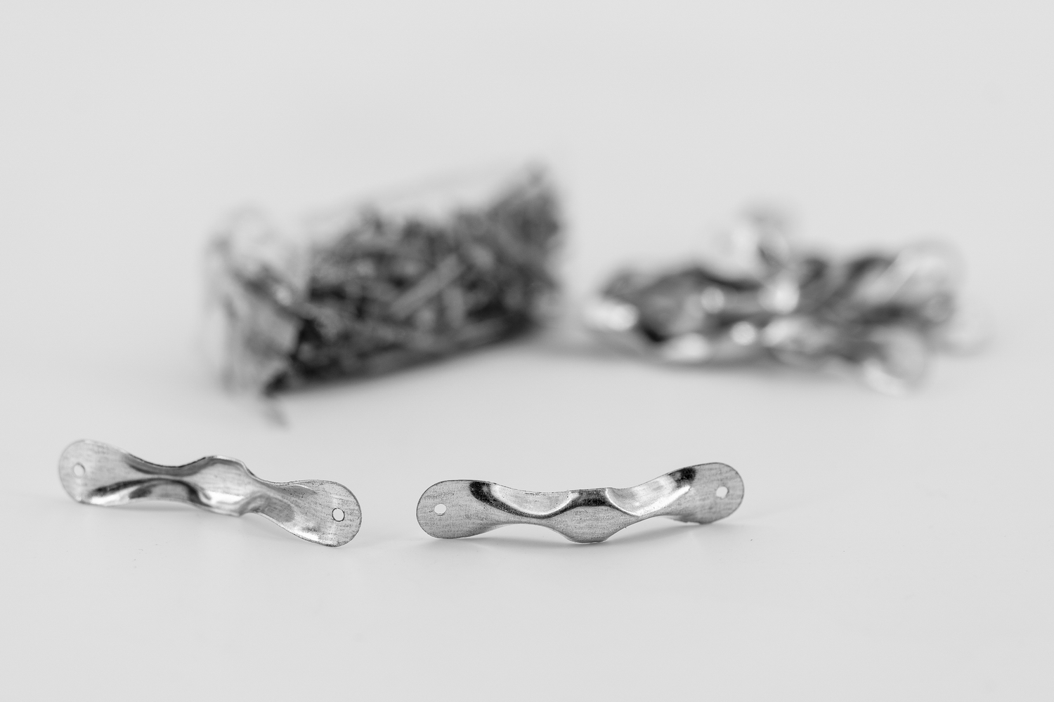 Abstandbuckel mit Nägel