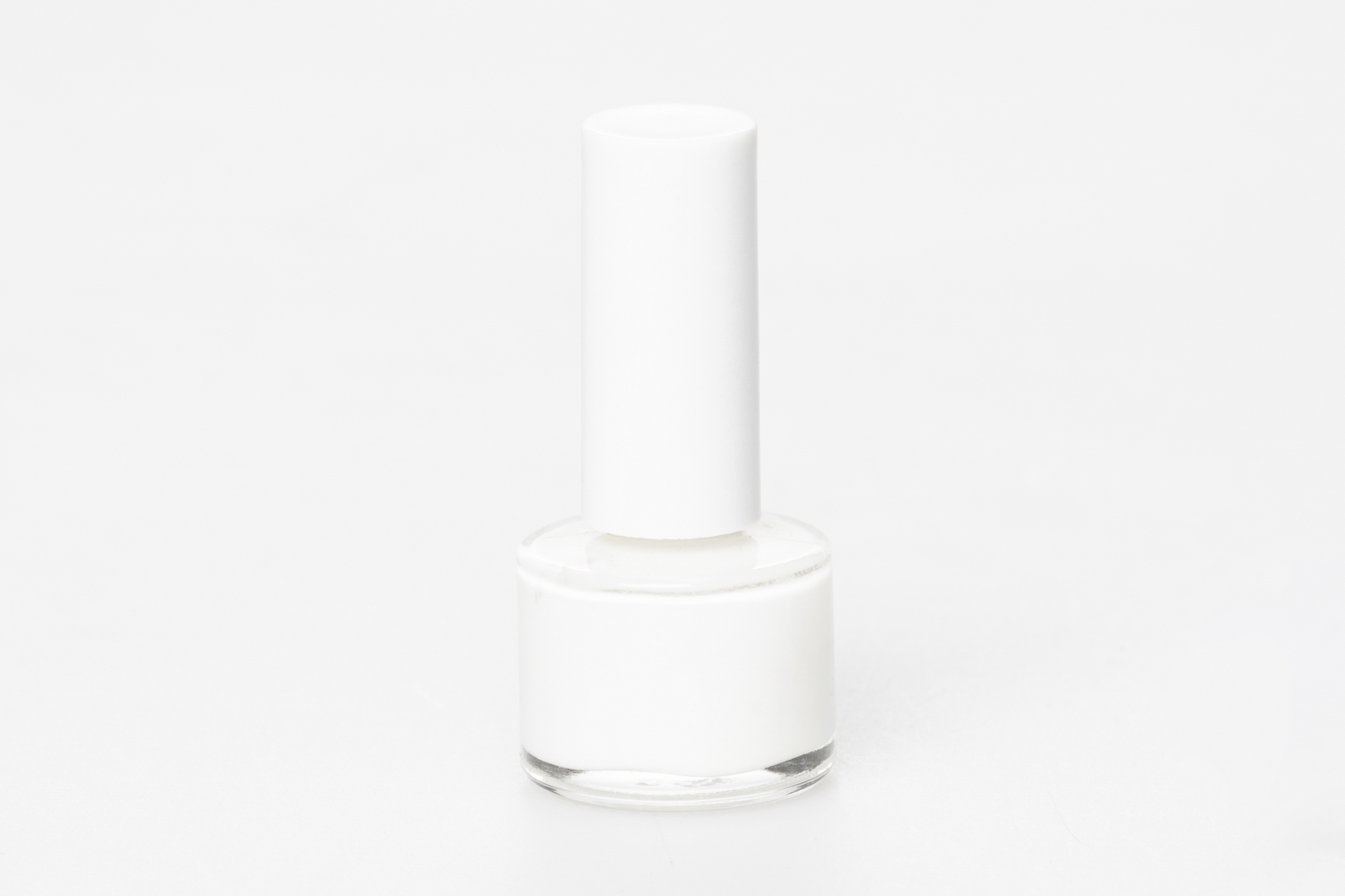 Queens color lacquer in brush flacon white