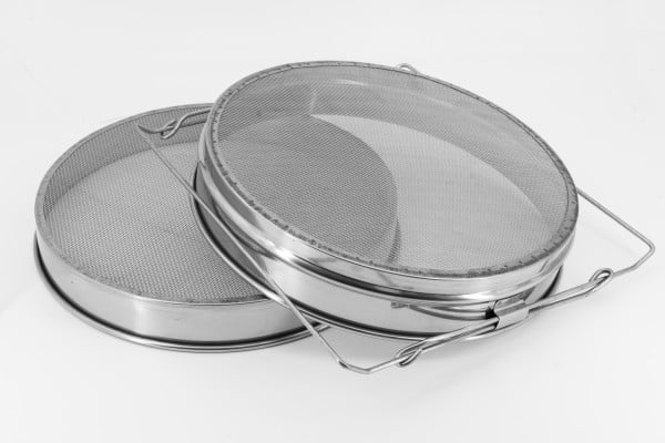 Large double sieve with pull-out handle 30.5 cm
