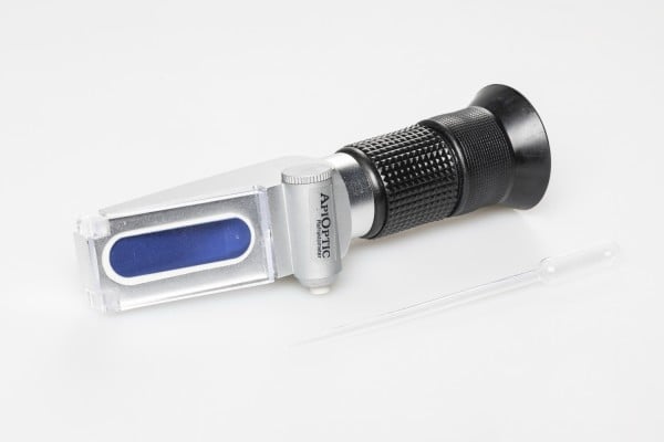 ApiOptic® Honey refractometer with light