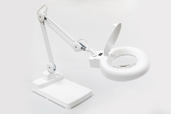 ApiOptic® Illuminated magnifier with 22 W cold light and stand